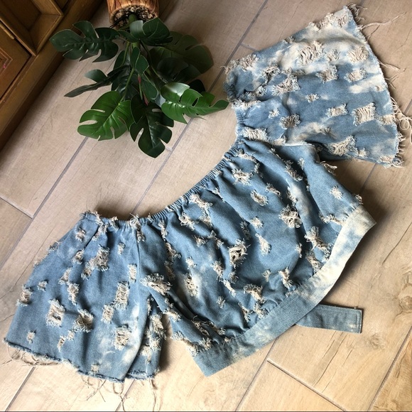 hommage Tops - Homage distressed denim crop top.